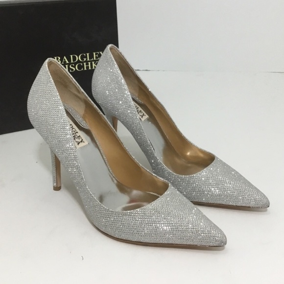 Badgley Mischka Shoes - 🆕Badgley Mischka Pointed Toe Pump Silver Metallic